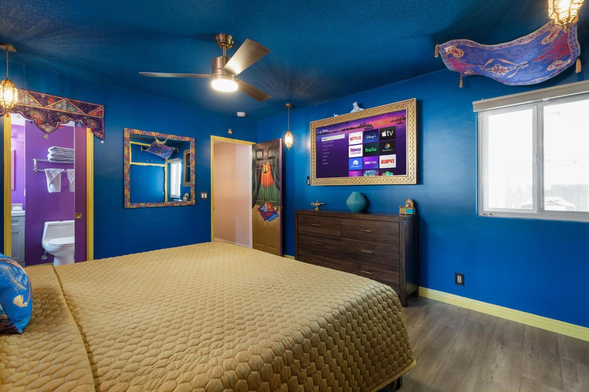 Villa Princess Palace - Arcade, Pool, Play, Golf, & More! Anaheim