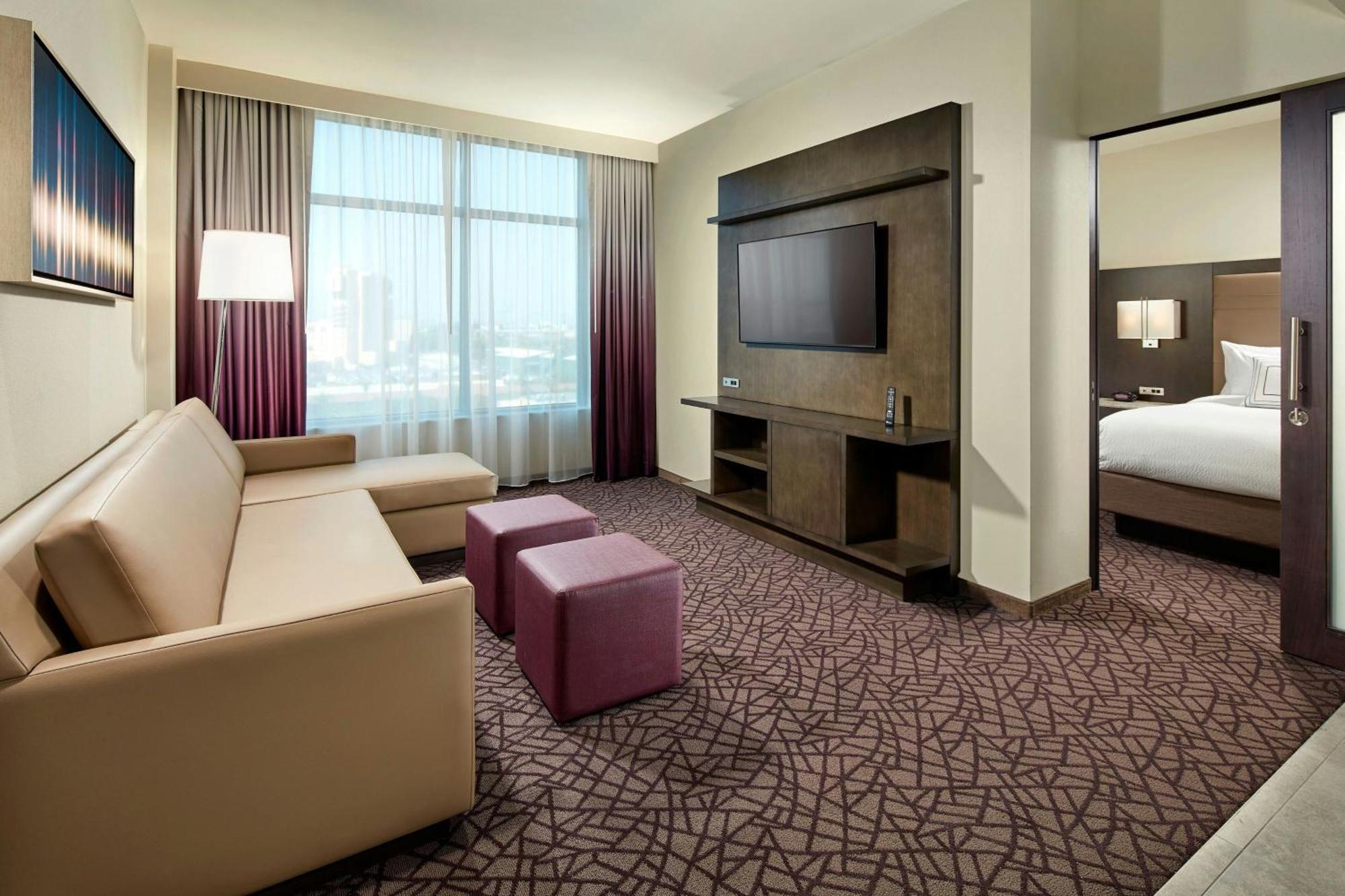 Hotel By Marriott At Resort/convention Center Anaheim