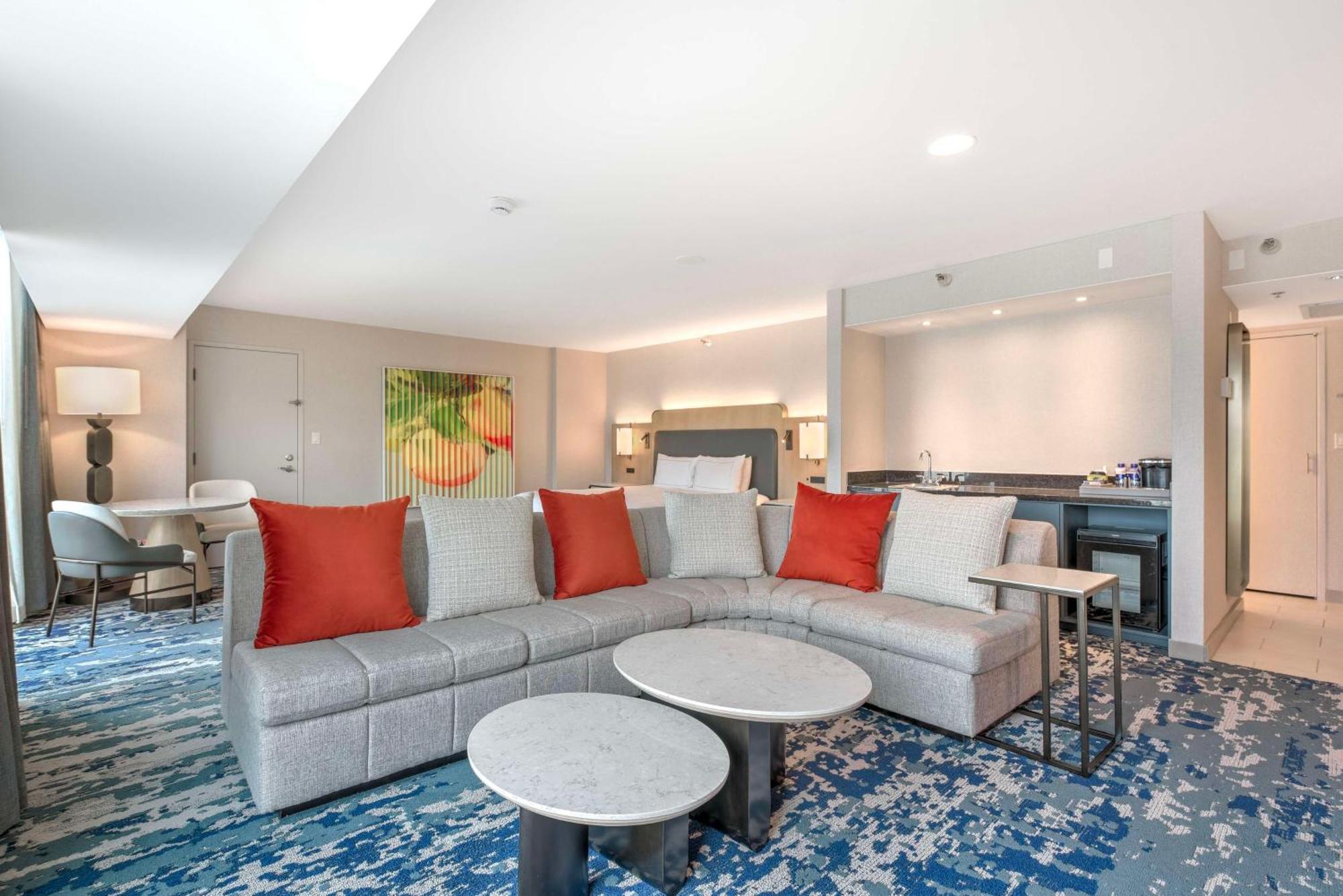 Hilton Hotel 3*