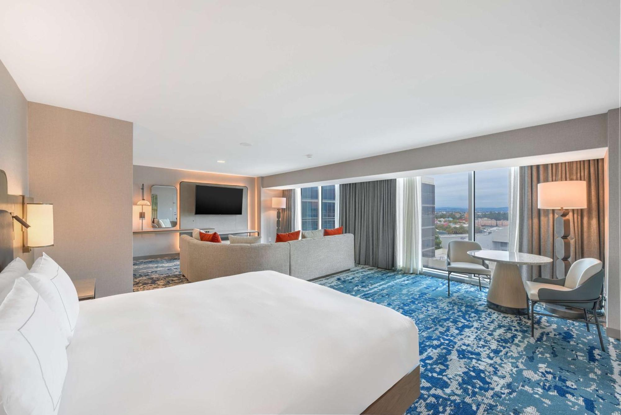Hilton Hotel 3*