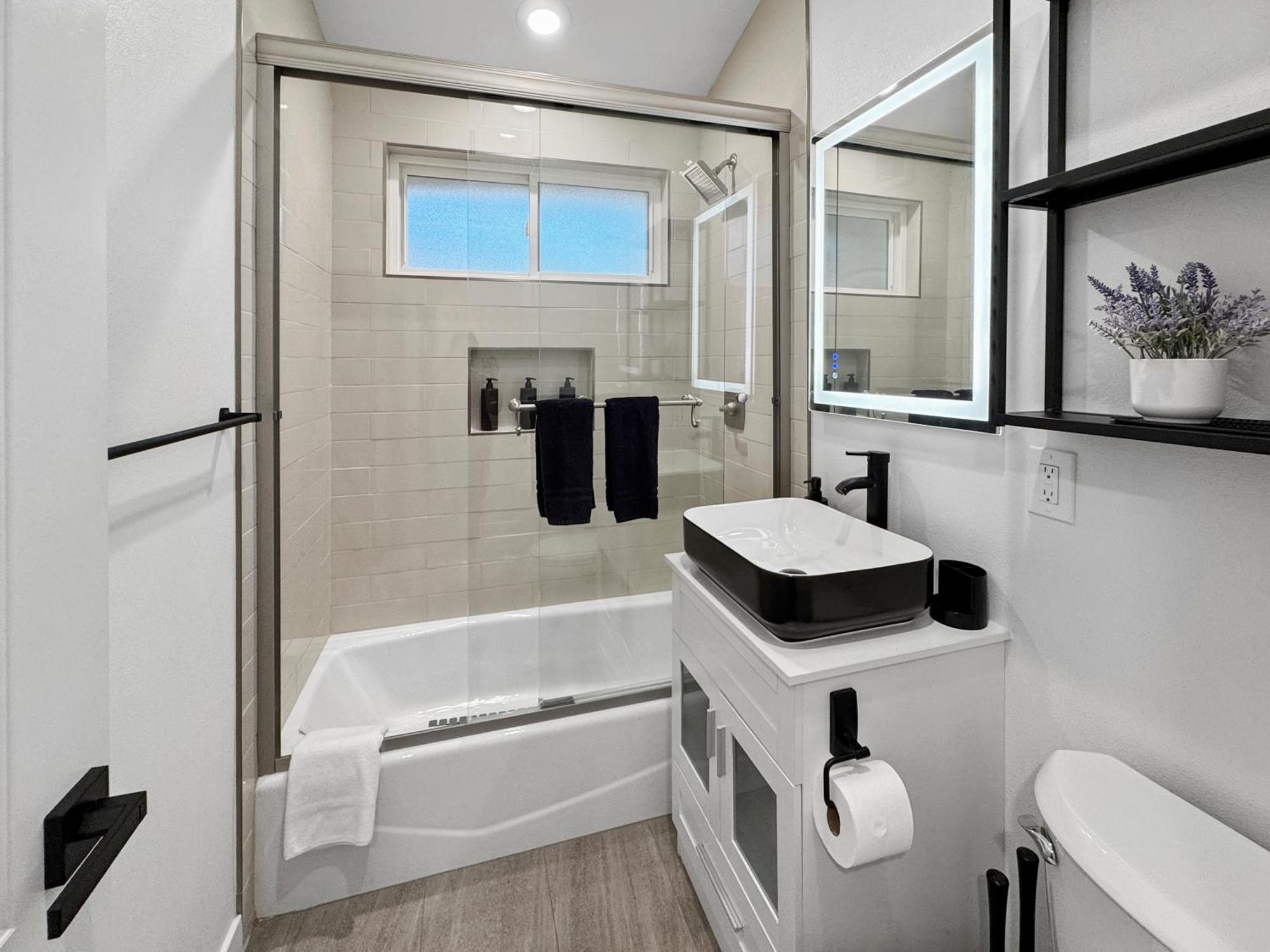 Modern For Large Families By & Knotts Holiday home