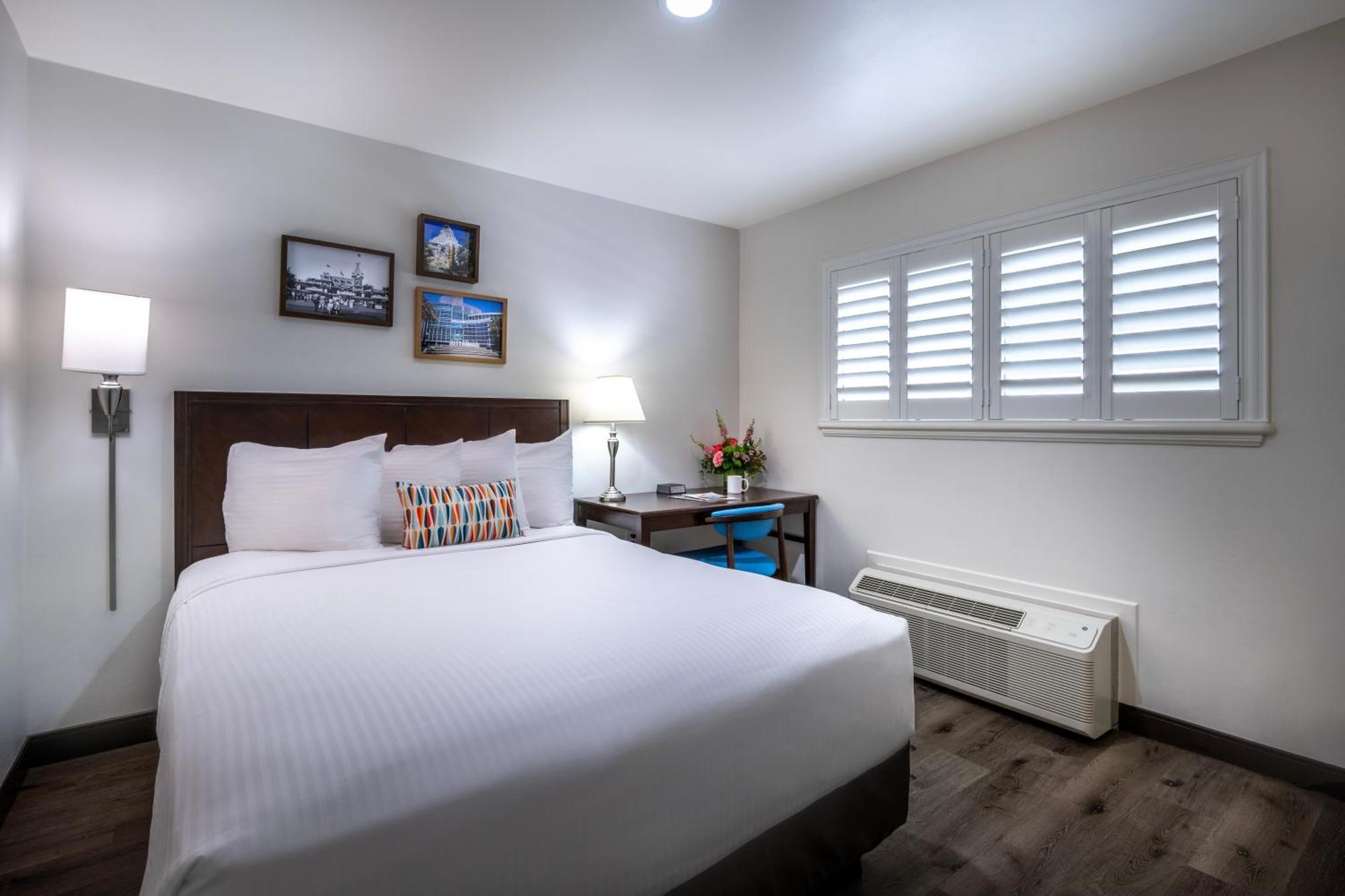 Hotel Alpine Near Convention Center And The Park 2*
