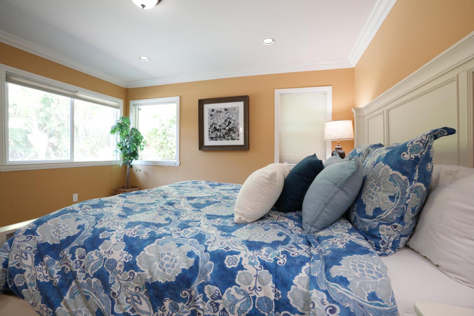 Holiday home Classy 4 Bedroom 3 Bath Pool 3/4 Mile Walk To *