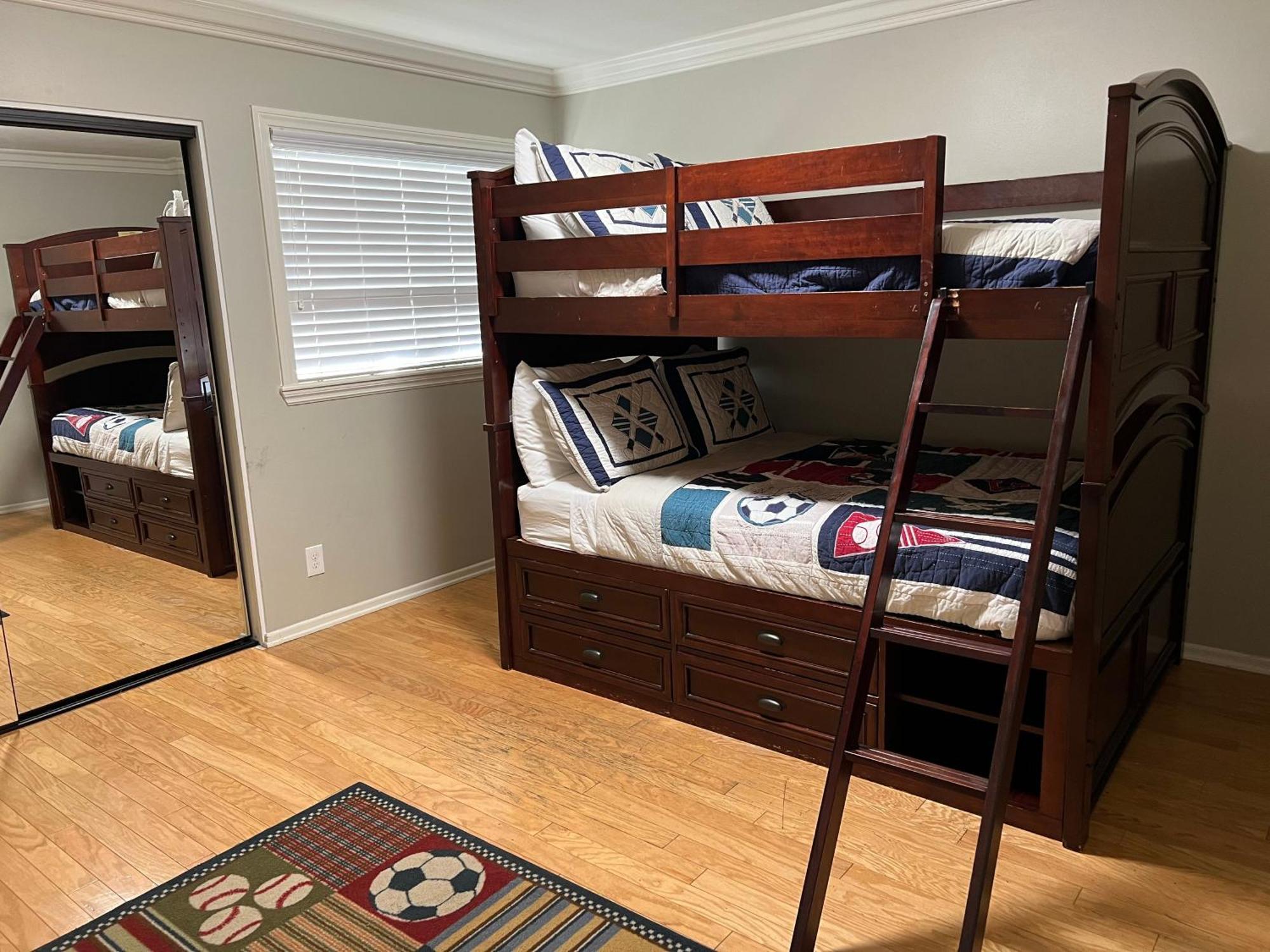 Large Family Pool 25 Miles To W/3 King Beds!!! * Anaheim