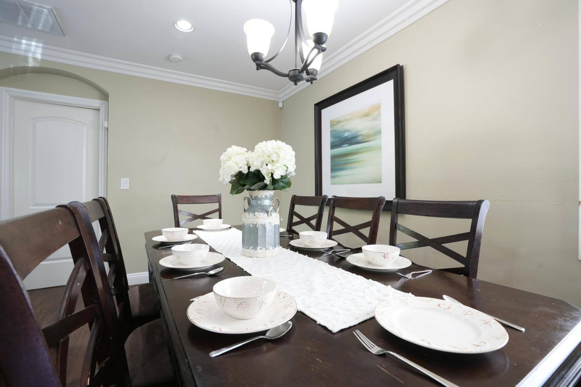 Holiday home Classy 4 Bedroom 3 Bath Pool 3/4 Mile Walk To Anaheim