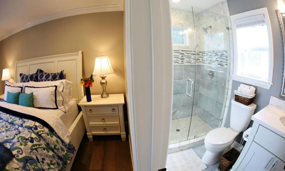 Holiday home Upscale 6 Bed, 5 Ba, New Pool W/jacuzzi, 1/2 Mile Walk To Anaheim