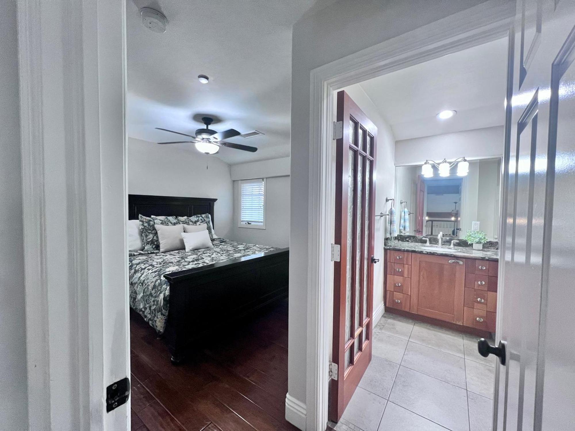 Fantastic 5 Bedroom 4 Bath With New Pool & Jacuzzi Anaheim