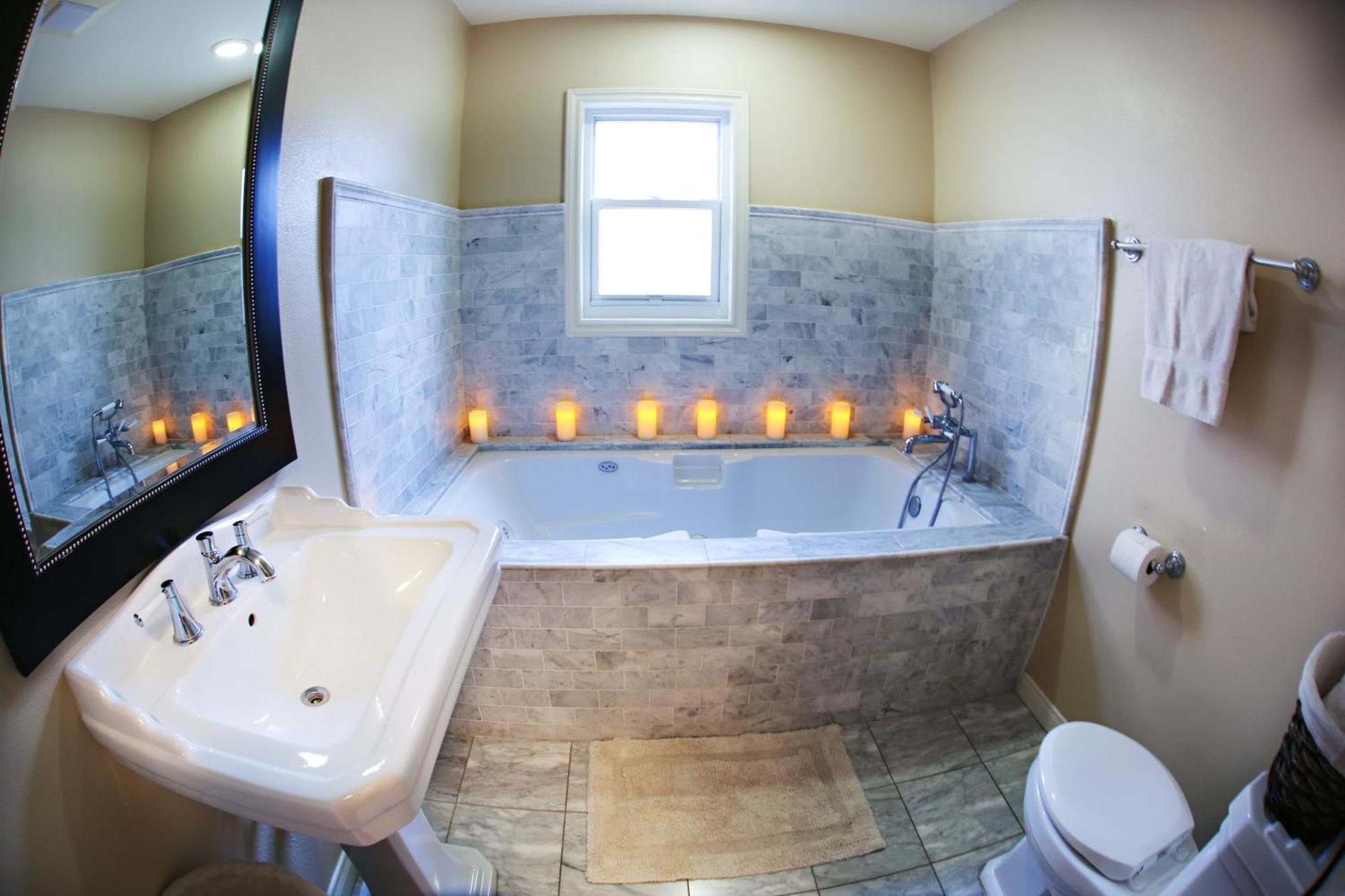 California, Beautiful Pool Home, Short Walk To *