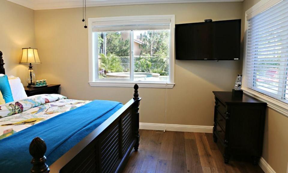 Upscale 6 Bed, 5 Ba, New Pool W/jacuzzi, 1/2 Mile Walk To * Anaheim