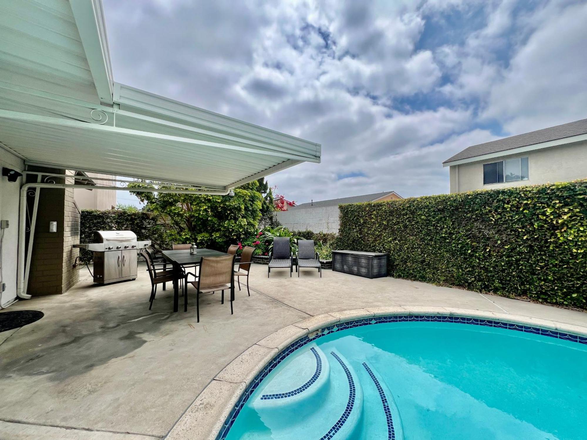 Large Family Pool 25 Miles To W/3 King Beds!!!