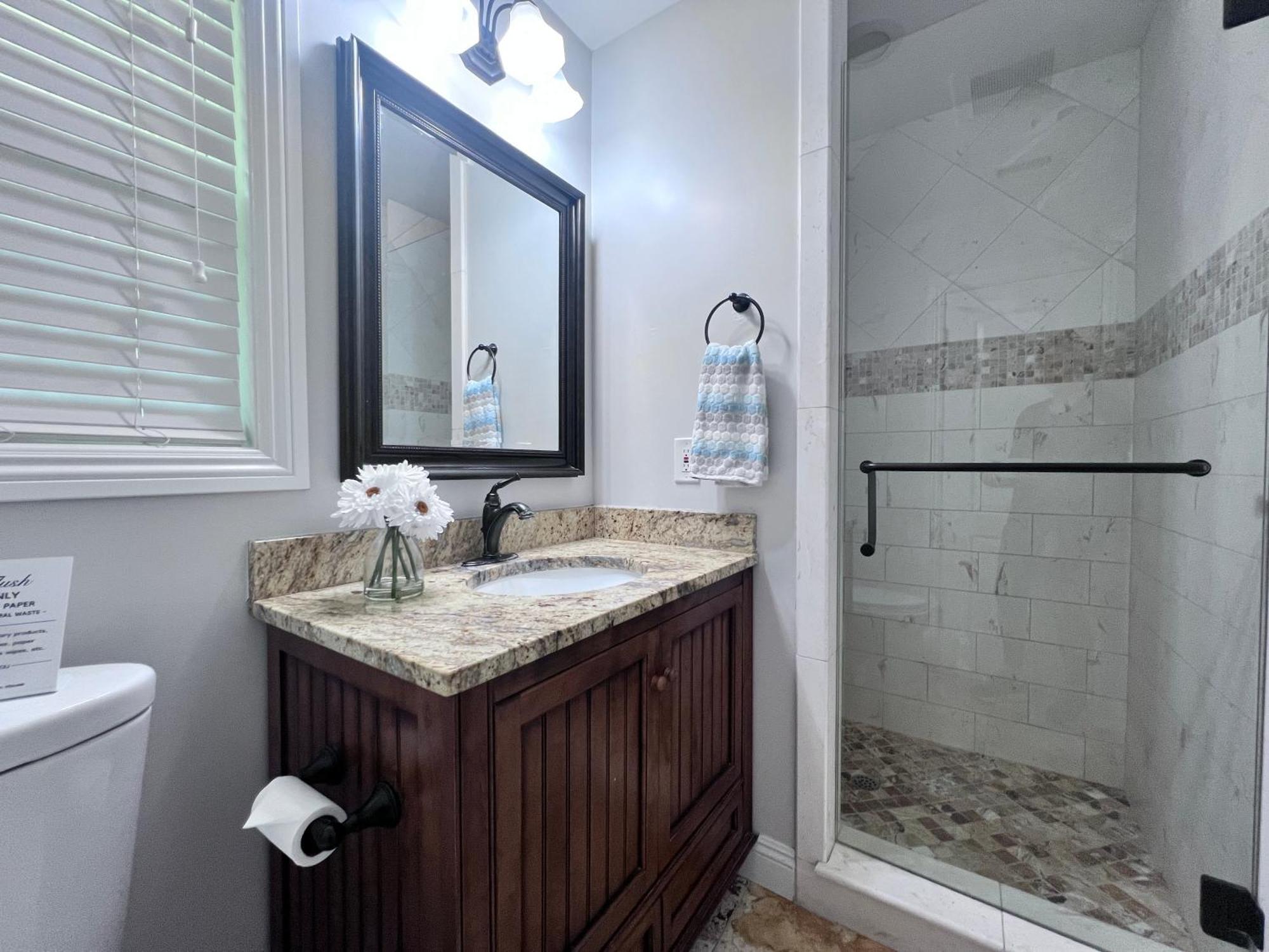 Sweet 5 Bedroom, 4 Bath Pool 1/2 Mile Walk To Casa de férias Anaheim