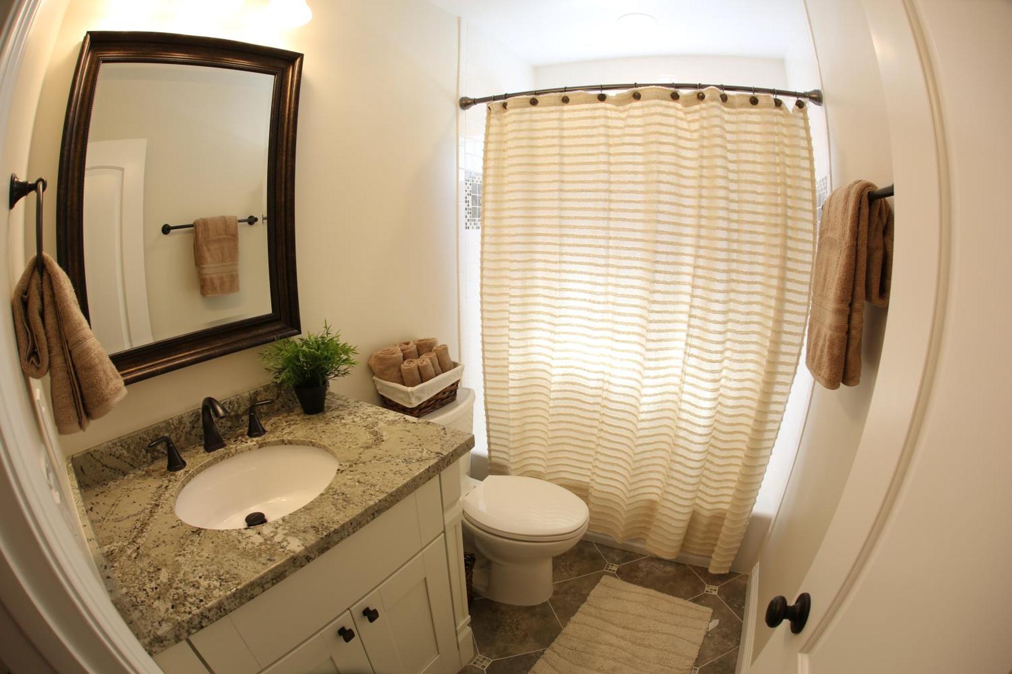 Upscale 6 Bed, 5 Ba, New Pool W/jacuzzi, 1/2 Mile Walk To Holiday home Anaheim