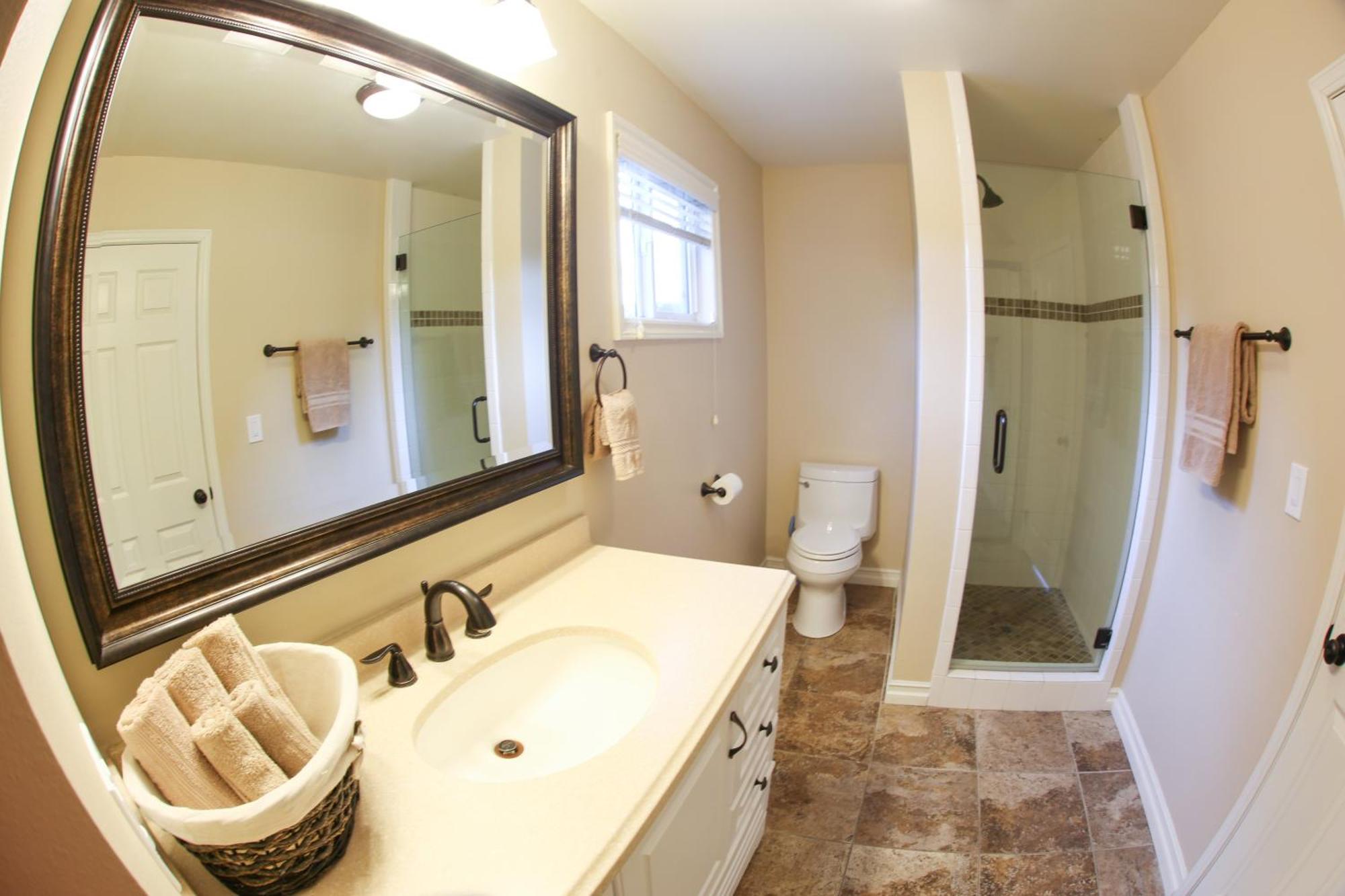 California, Beautiful Pool Home, Short Walk To Anaheim