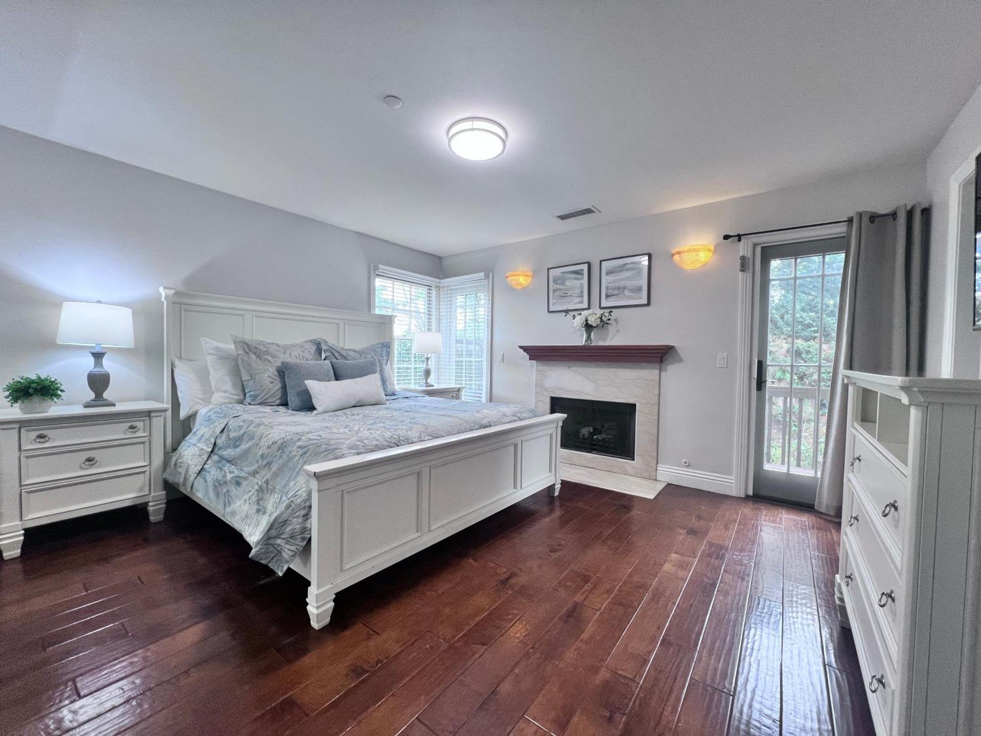 Fantastic 5 Bedroom 4 Bath With New Pool & Jacuzzi * Anaheim