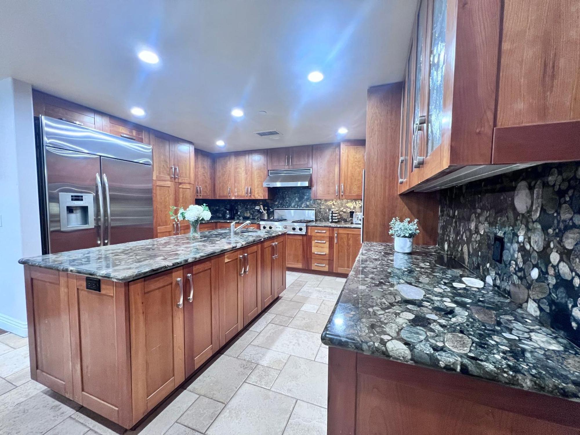 Fantastic 5 Bedroom 4 Bath With New Pool & Jacuzzi Holiday home Anaheim