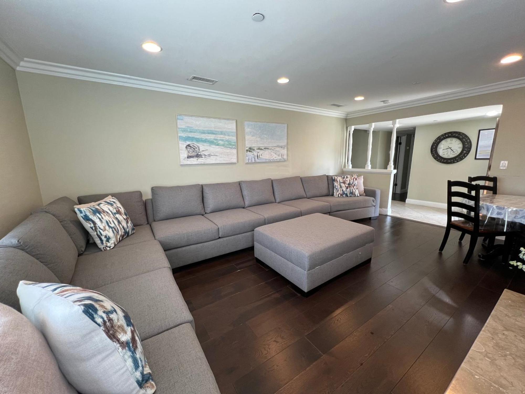 Holiday home Awesome 4 Bedroom, 3 1/2 Bath 1/2 Mile Walk To Anaheim