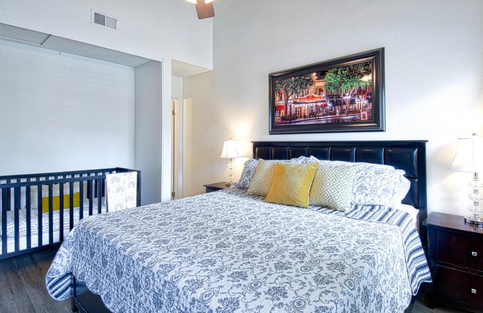 Apartment Tron By Funtierland Vacation Anaheim