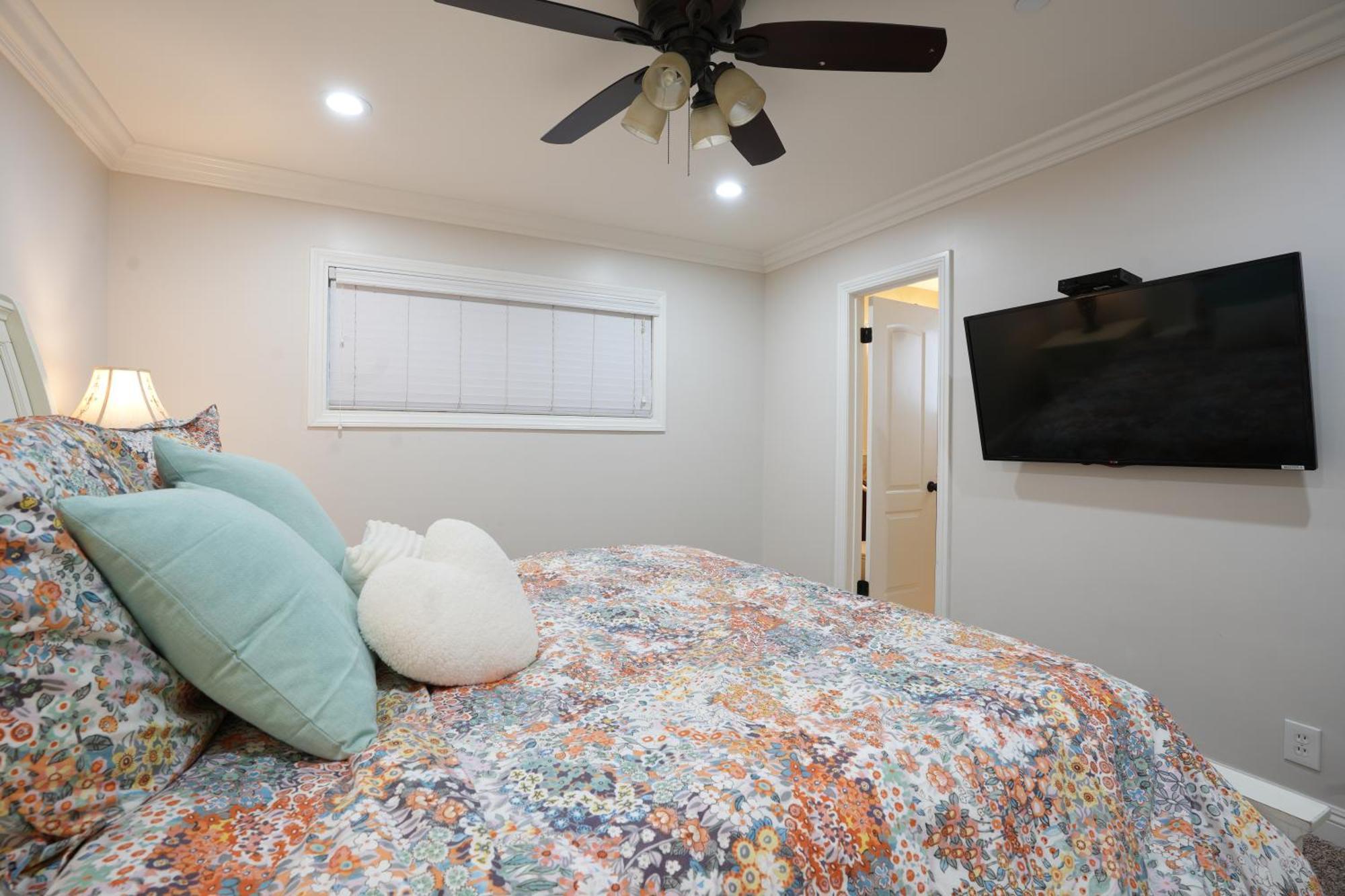 Sweet 5 Bedroom, 4 Bath Pool 1/2 Mile Walk To Casa de férias Anaheim