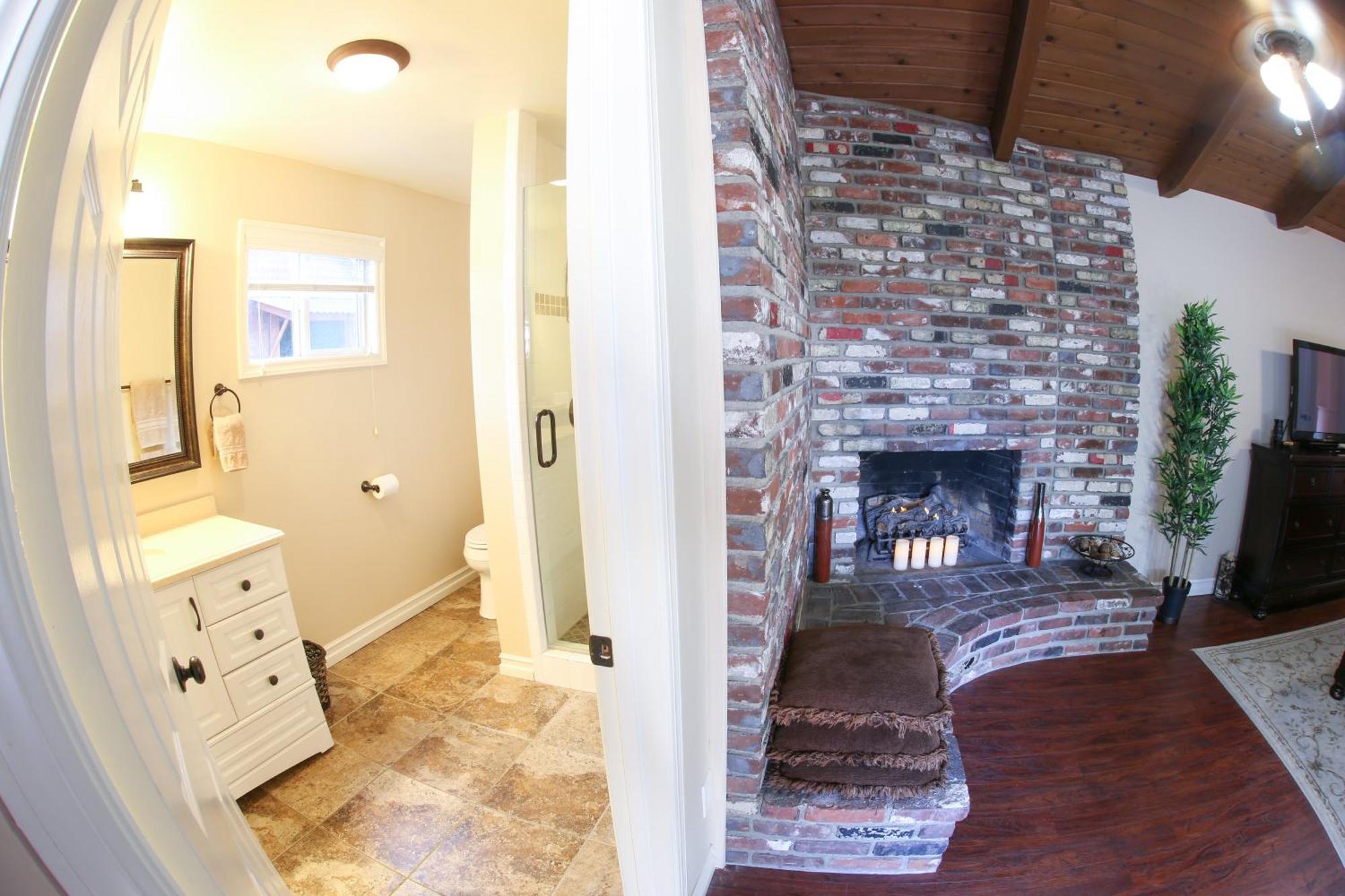 California, Beautiful Pool Home, Short Walk To *
