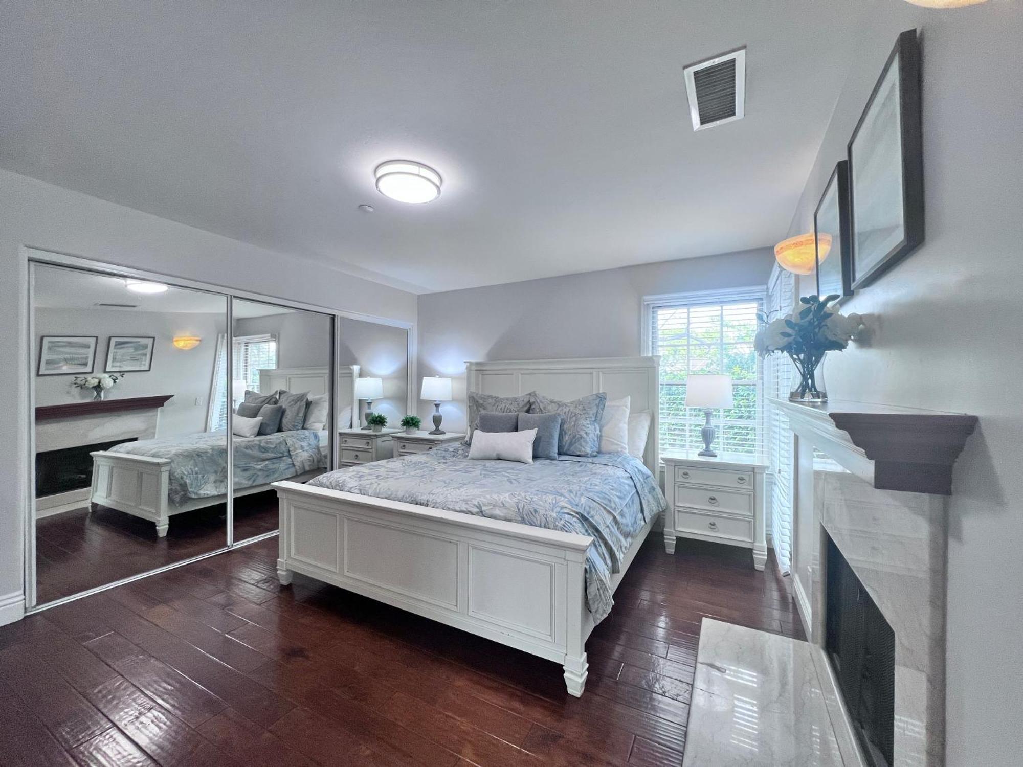 Fantastic 5 Bedroom 4 Bath With New Pool & Jacuzzi *