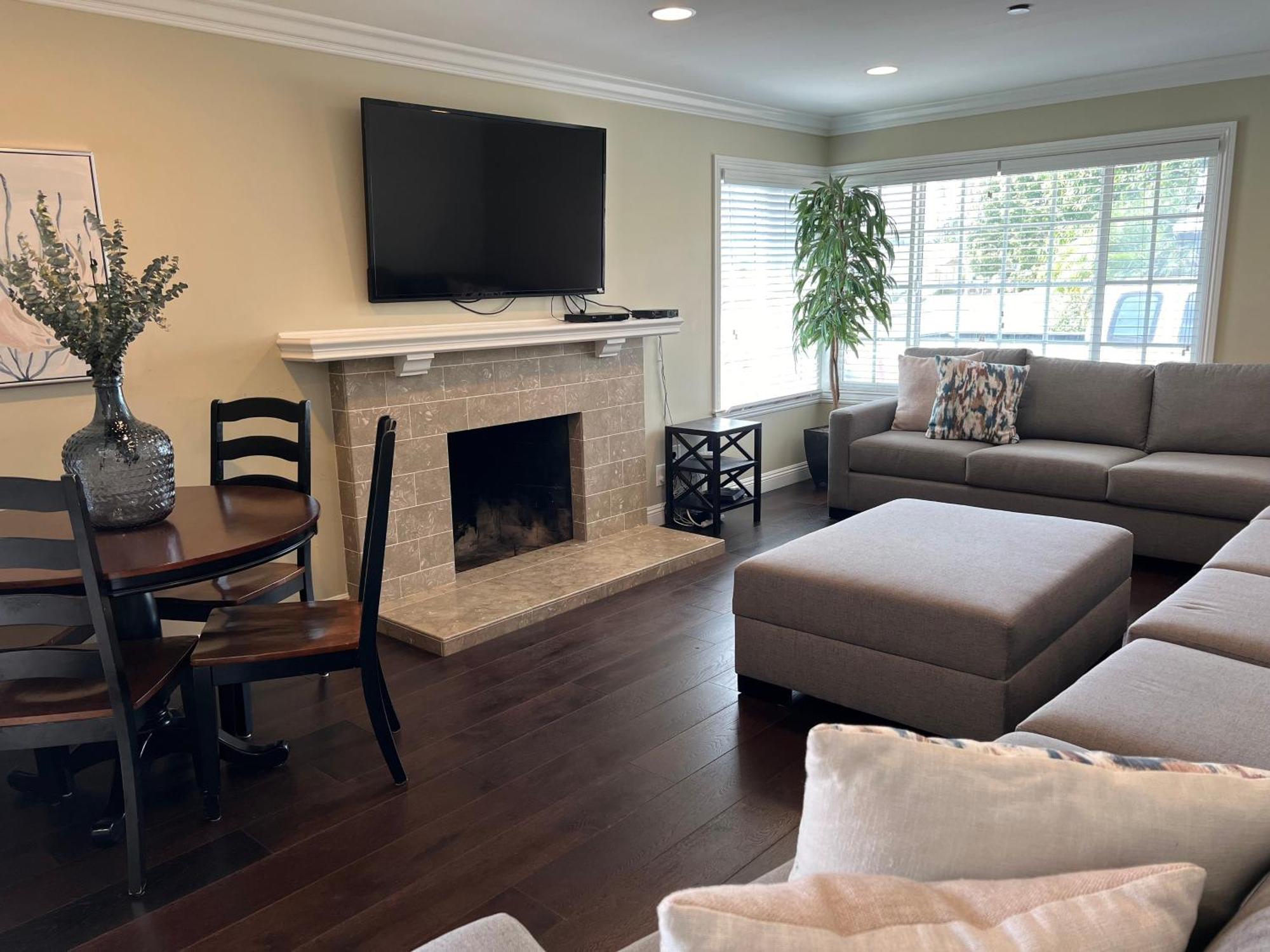 Awesome 4 Bedroom, 3 1/2 Bath 1/2 Mile Walk To *