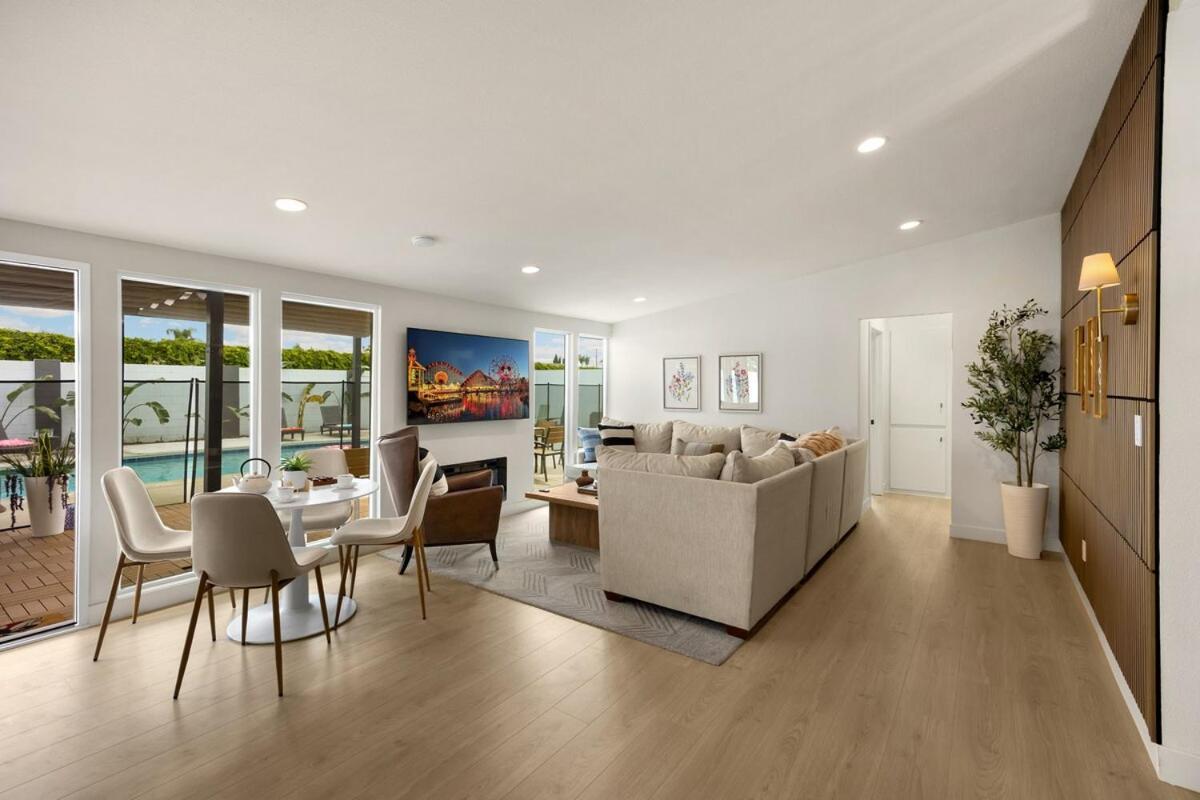 Villa Stylish 5 Bedroom With Pool Near - Luxury Family Retreat *