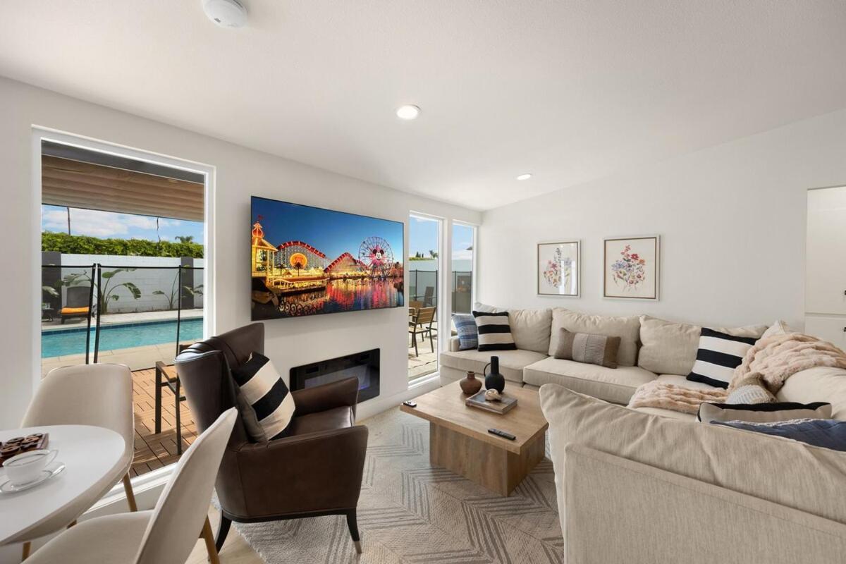 Stylish 5 Bedroom With Pool Near - Luxury Family Retreat