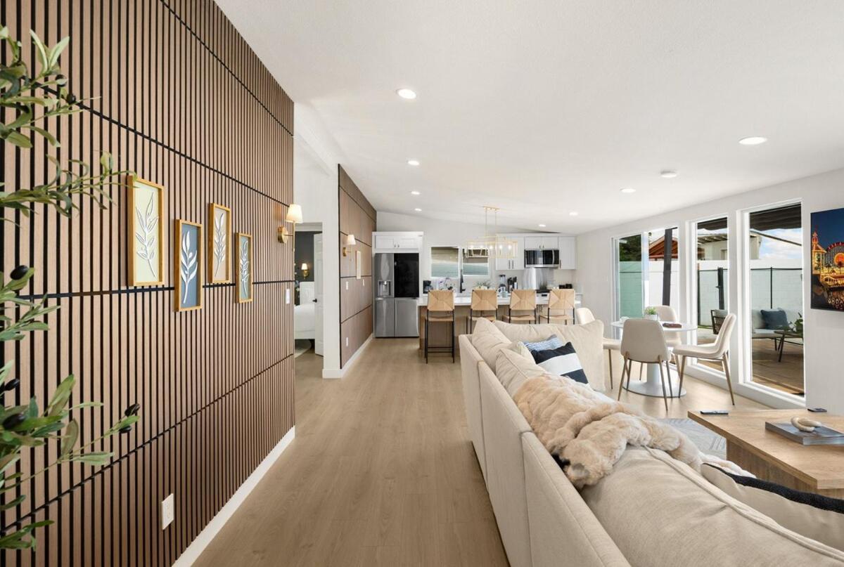 Stylish 5 Bedroom With Pool Near - Luxury Family Retreat
