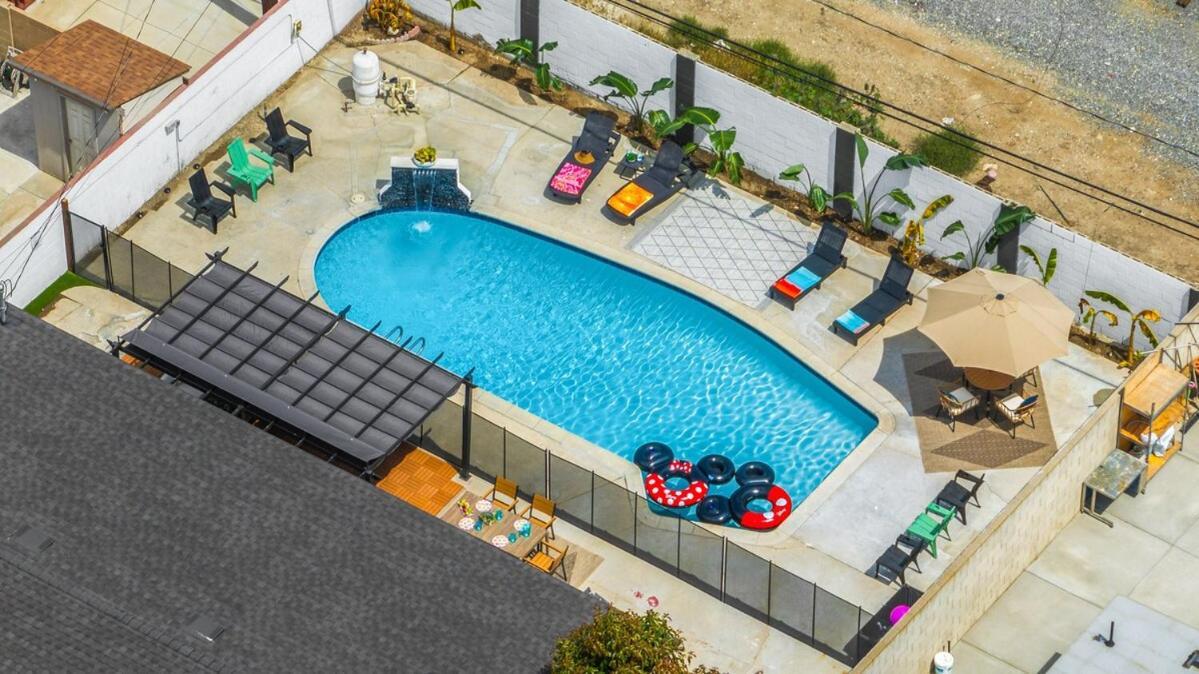 Stylish 5 Bedroom With Pool Near - Luxury Family Retreat Villa *
