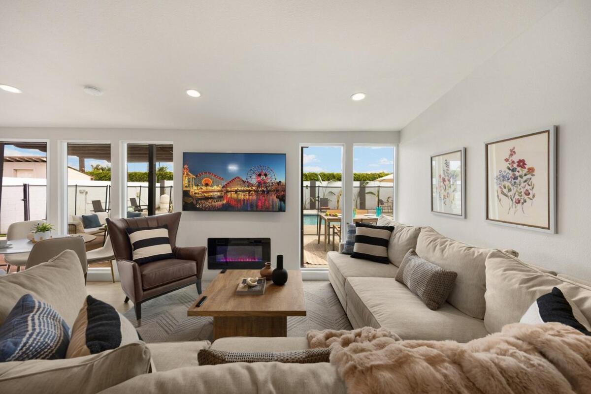 Stylish 5 Bedroom With Pool Near - Luxury Family Retreat Villa Anaheim