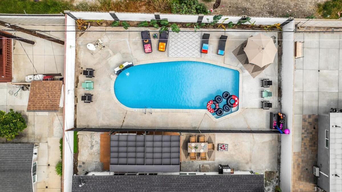 Stylish 5 Bedroom With Pool Near - Luxury Family Retreat