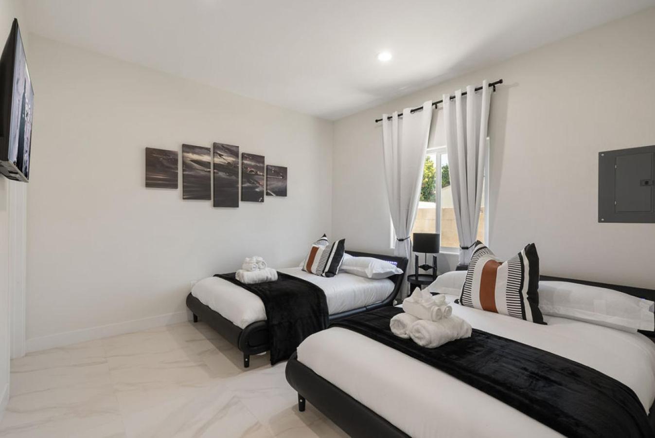 Darth Vaders Lair - 10 Mins To - Sleeps 6 Holiday home *