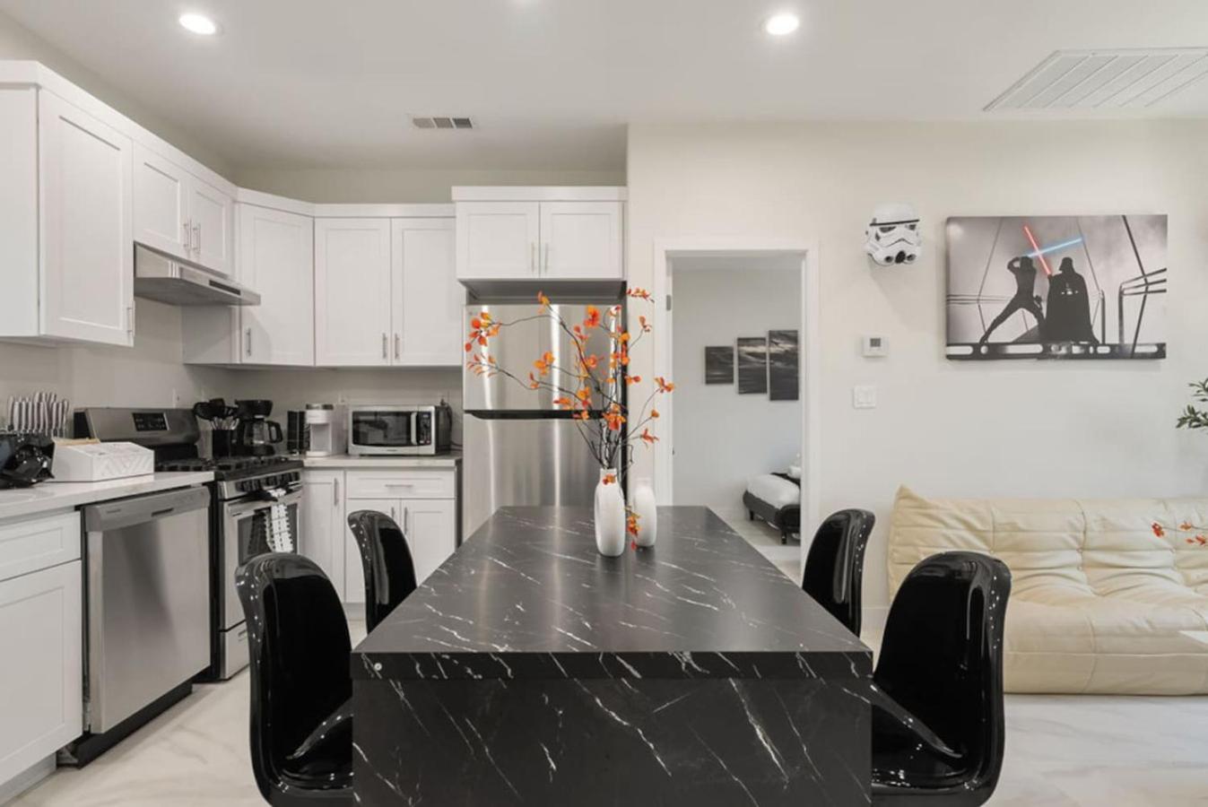 Darth Vaders Lair - 10 Mins To - Sleeps 6 *