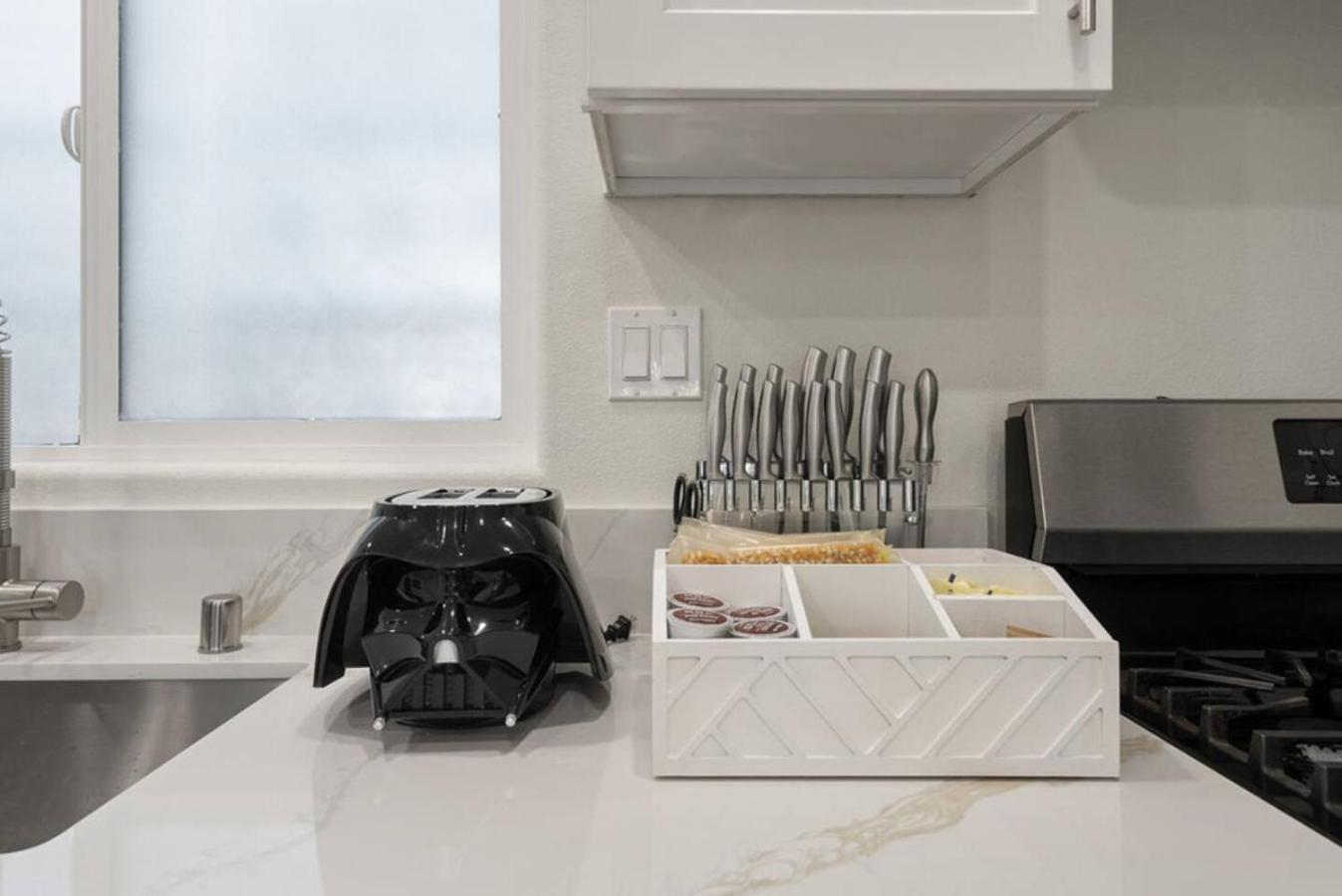Darth Vaders Lair - 10 Mins To - Sleeps 6