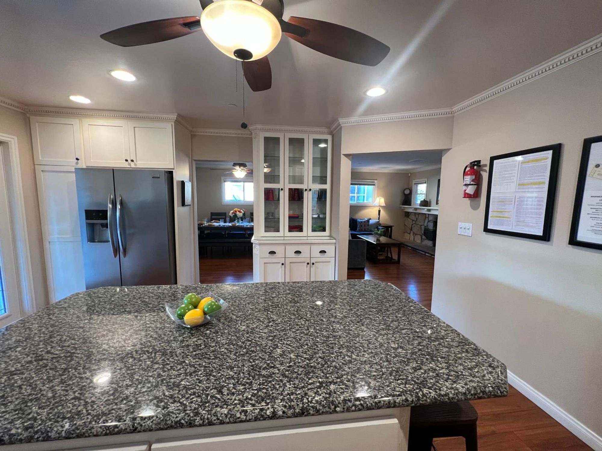 California, Beautiful Pool Home, Short Walk To Casa de férias