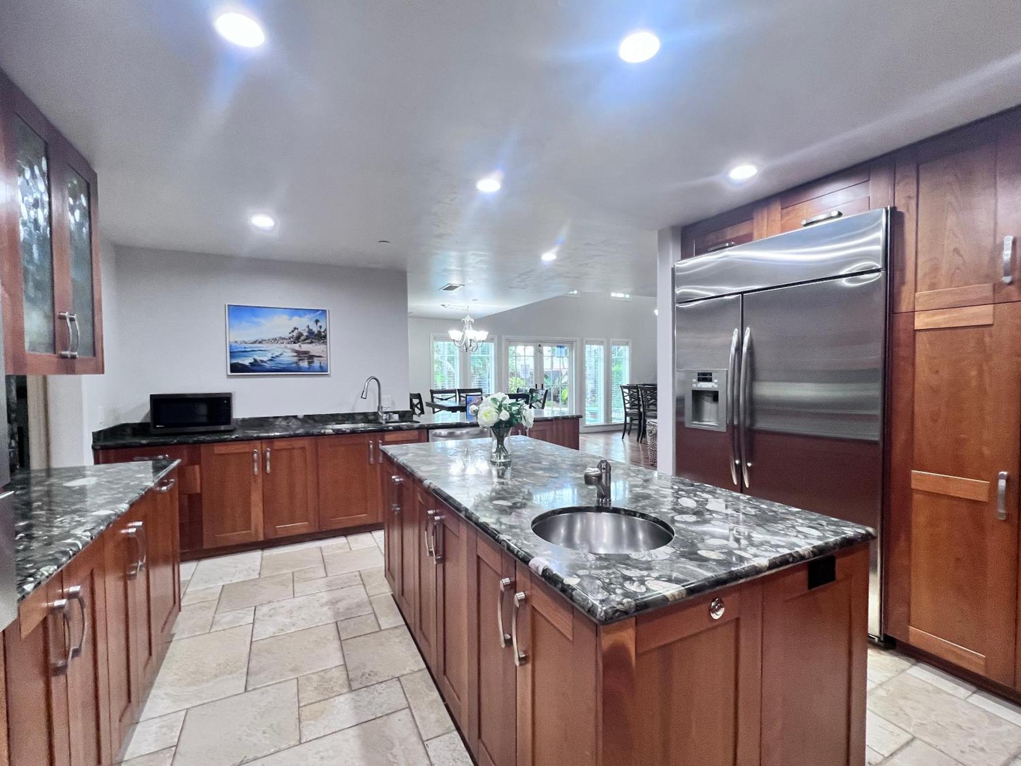 Fantastic 5 Bedroom 4 Bath With New Pool & Jacuzzi