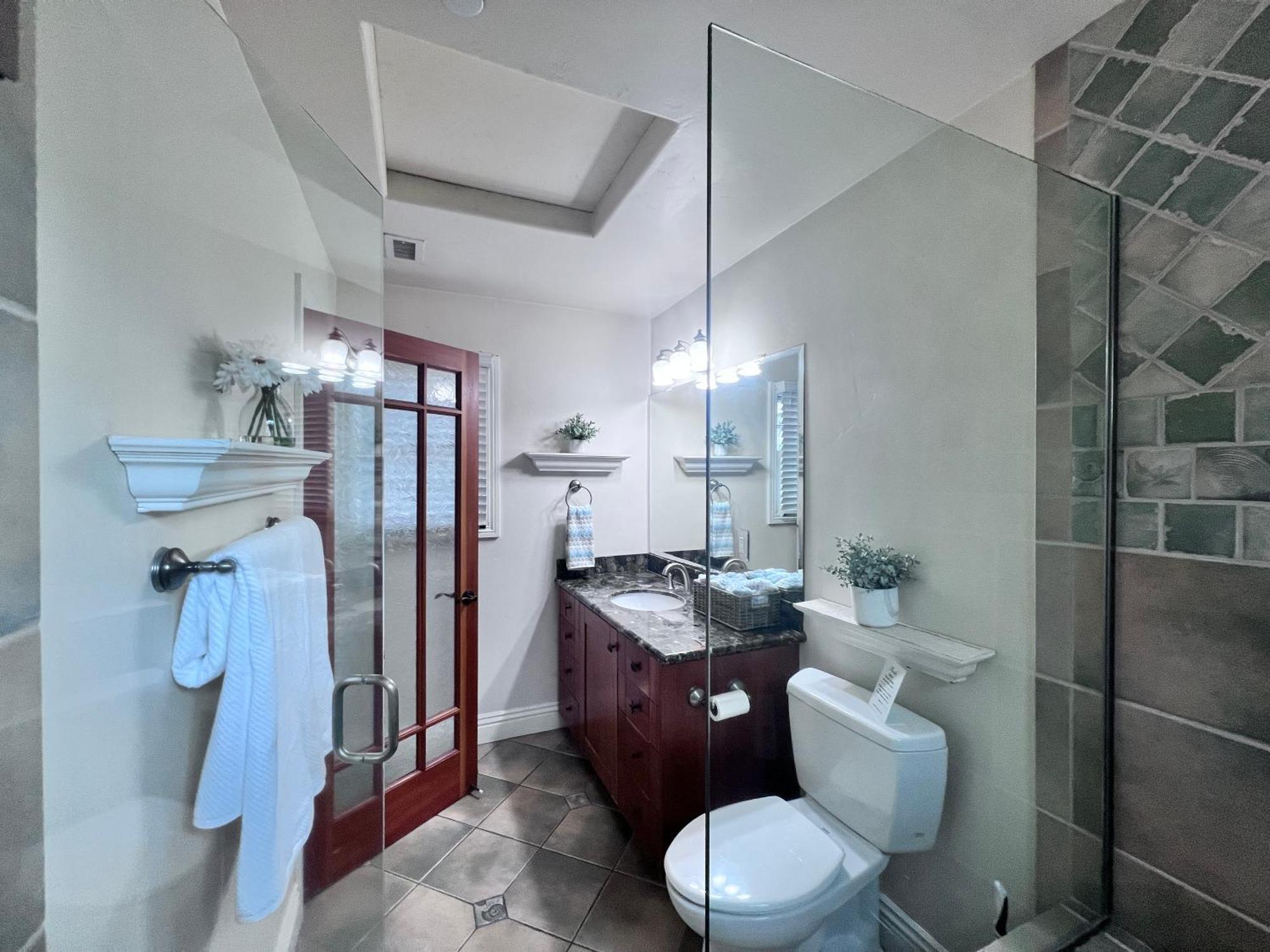 Fantastic 5 Bedroom 4 Bath With New Pool & Jacuzzi Holiday home