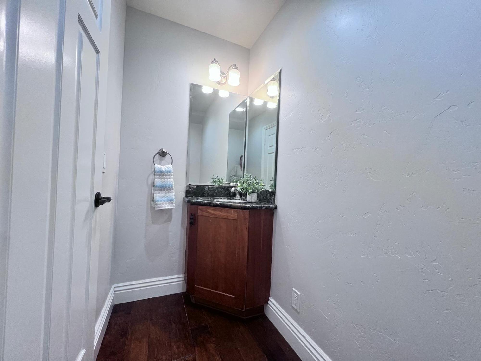 Fantastic 5 Bedroom 4 Bath With New Pool & Jacuzzi Holiday home Anaheim