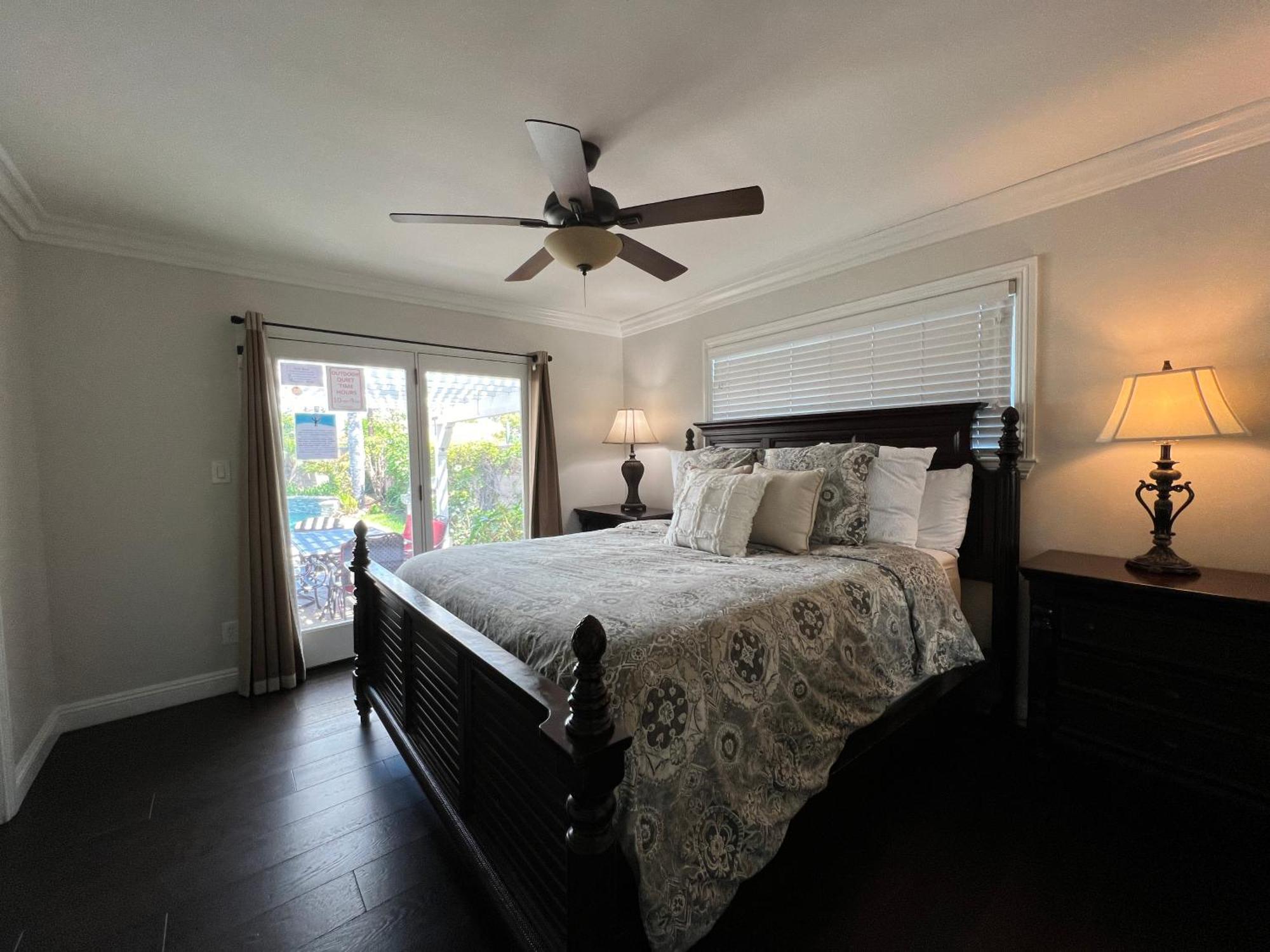 Awesome 4 Bedroom, 3 1/2 Bath 1/2 Mile Walk To *