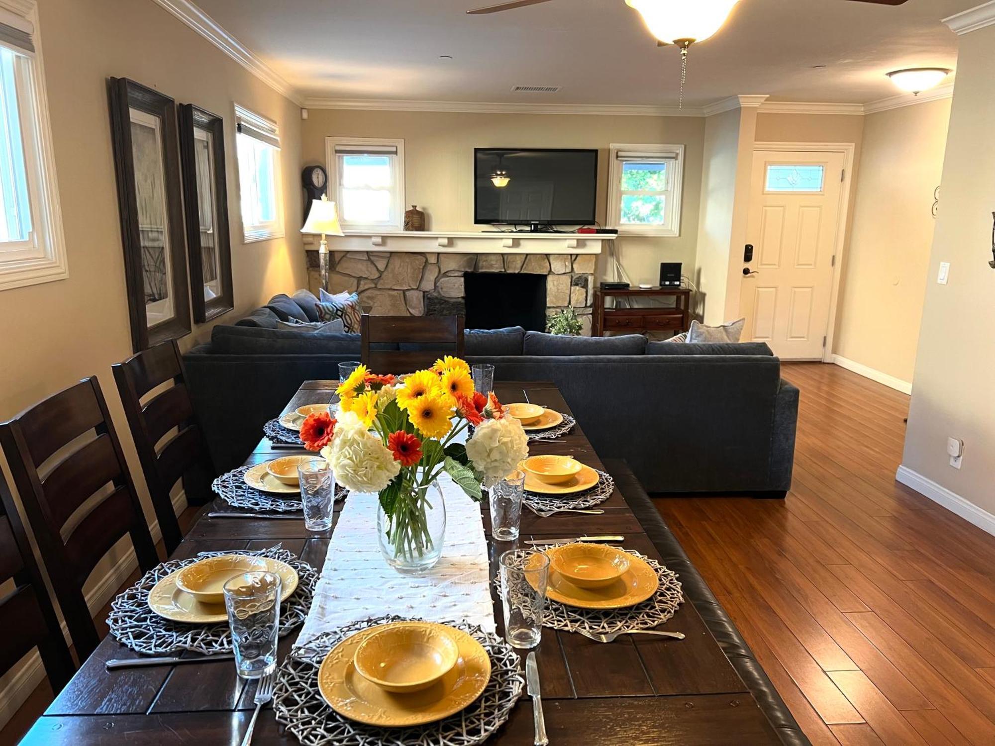 California, Beautiful Pool Home, Short Walk To *