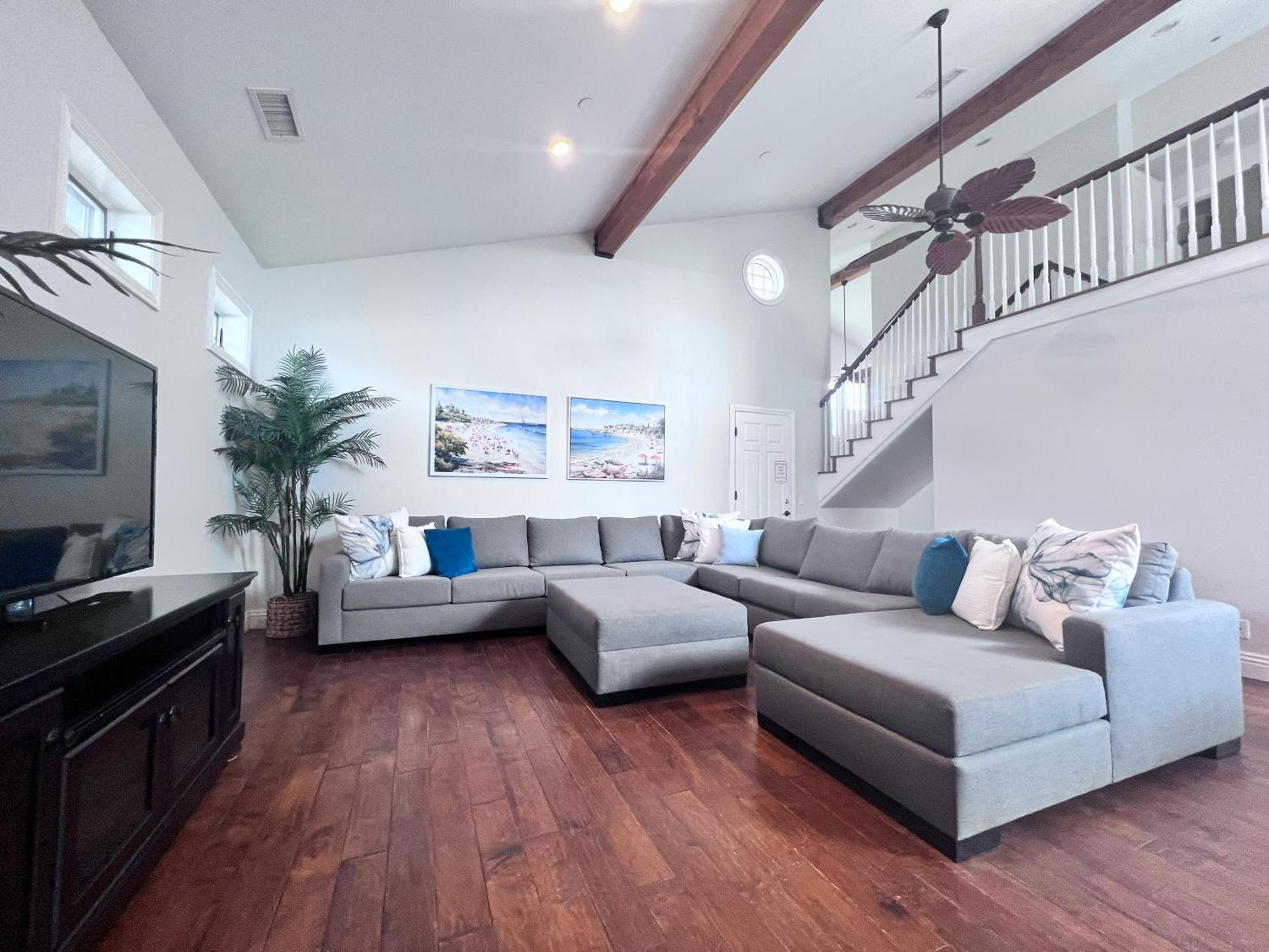 Fantastic 5 Bedroom 4 Bath With New Pool & Jacuzzi
