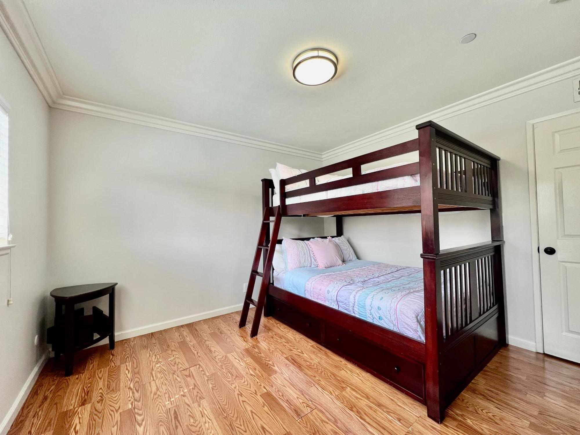 Large Family Pool 25 Miles To W/3 King Beds!!! *