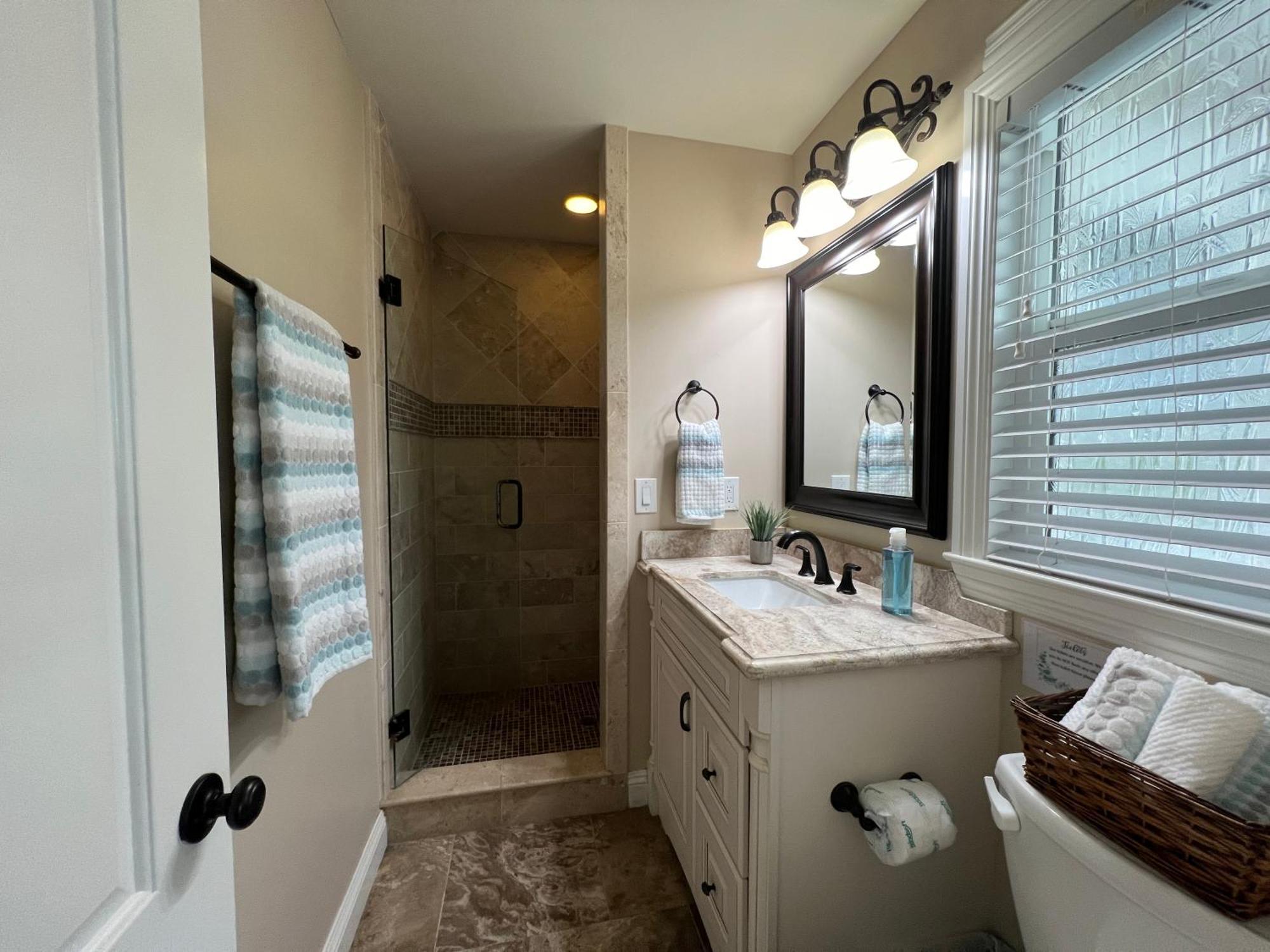 Awesome 4 Bedroom, 3 1/2 Bath 1/2 Mile Walk To