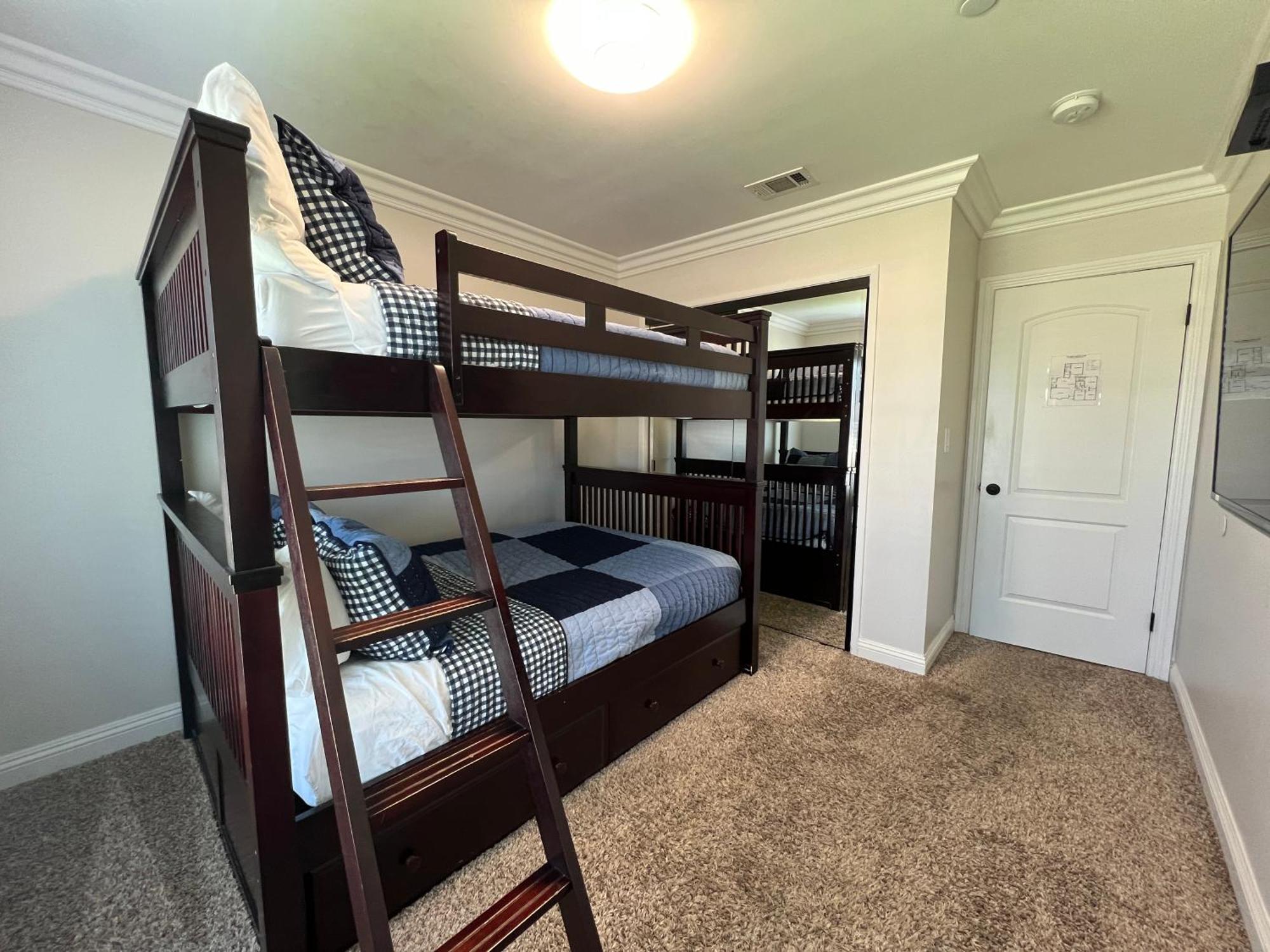 Awesome 4 Bedroom, 3 1/2 Bath 1/2 Mile Walk To *