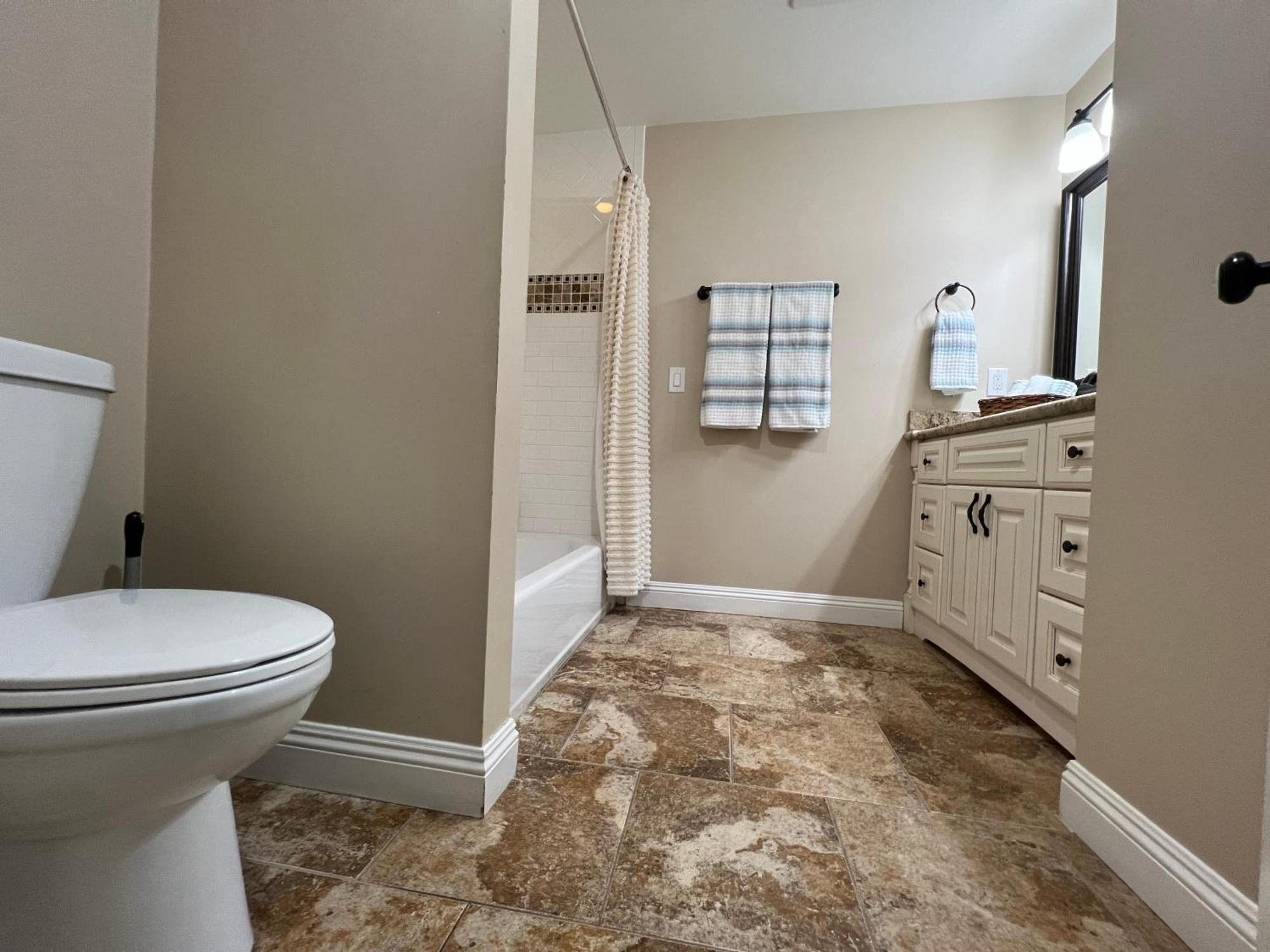 Awesome 4 Bedroom, 3 1/2 Bath 1/2 Mile Walk To