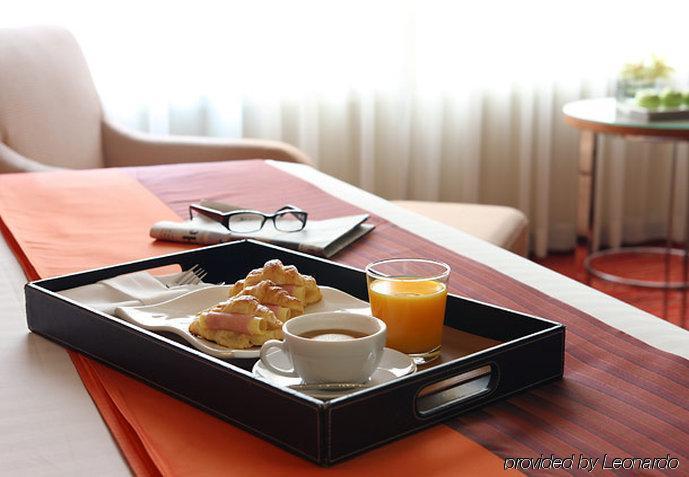 & By Ihg 3*
