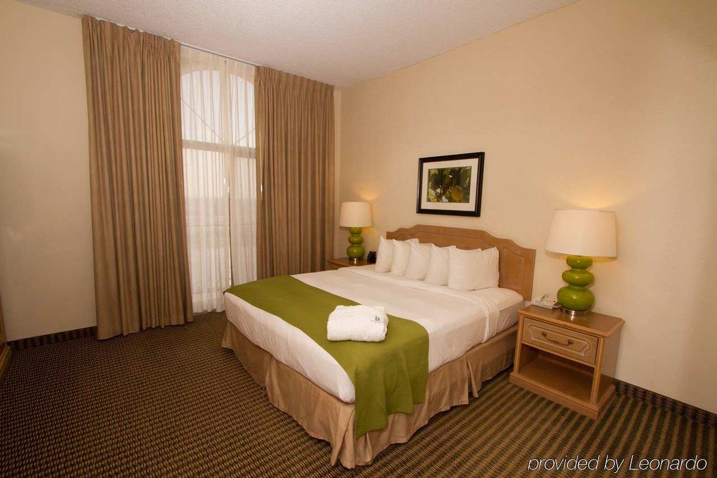 Hotel Embassy By Hilton North
