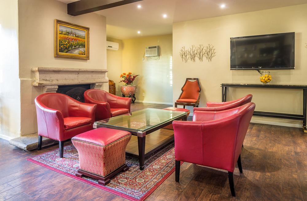 The Lemon Tree Hotel 3*