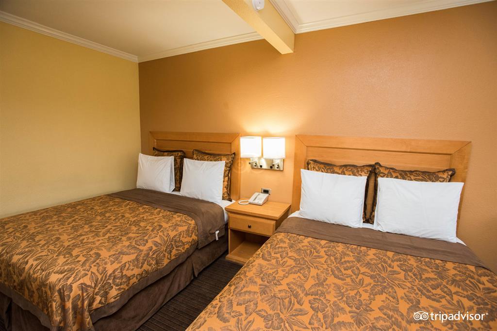 Motel Islander And Near Park And Convention Center Anaheim