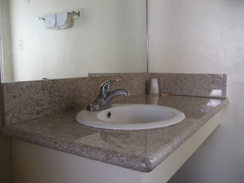 Kona Motel 2*